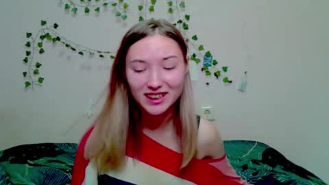 _kikiclark_ online show from November 26, 2025, 7:37 pm