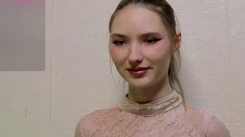 _kikiclark_ online show from May 3, 2026, 7:42 pm