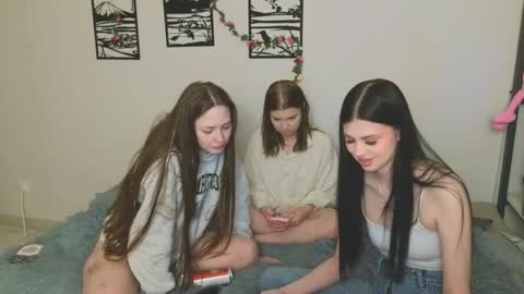 Molly   Emily online show from March 12, 2025, 1:40 pm