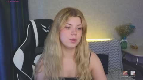 Snapshot of _kirieshka chatting on May 18, 2026, 4:46 pm Molly Emily online show from May 18, 2026, 4:46 pm