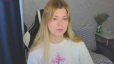 Snapshot of _kirieshka chatting on May 28, 2026, 2:36 pm Molly Emily online show from May 28, 2026, 2:36 pm