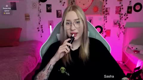 _kitekat_ online show from October 29, 2025, 7:43 am