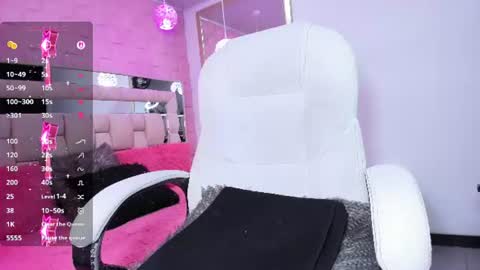 Snapshot of _laaura_ chatting on June 26, 2026, 1:37 pm Laura online show from June 26, 2026, 1:37 pm