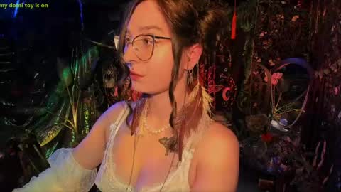 Snapshot of _lady_luna_ chatting on May 15, 2026, 10:06 pm Lady Luna online show from May 15, 2026, 10:06 pm