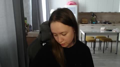 _lalune_ online show from March 12, 2026, 9:48 am