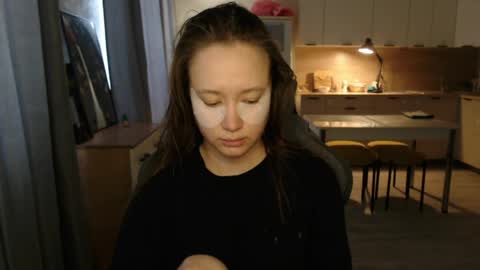 _lalune_ online show from March 24, 2026, 8:19 am