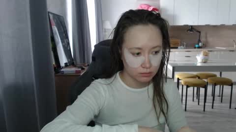 _lalune_ online show from March 28, 2026, 11:54 am