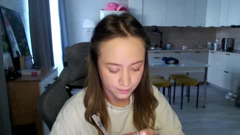 _lalune_ online show from April 7, 2026, 1:55 pm