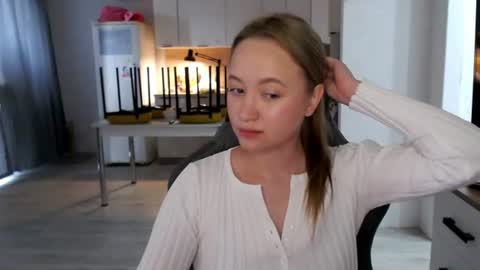 Snapshot of _lalune_ chatting on June 23, 2026, 12:47 pm _lalune_ online show from June 23, 2026, 12:47 pm