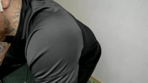 Snapshot of _layne chatting on November 12, 2025, 8:37 am Layne online show from November 12, 2025, 8:37 am