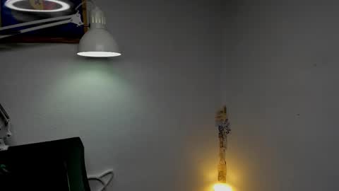 Snapshot of _layne chatting on November 14, 2025, 4:49 pm Layne online show from November 14, 2025, 4:49 pm