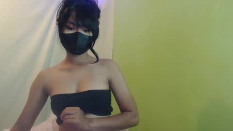 _lilies_gigi_ online show from March 12, 2025, 10:17 pm