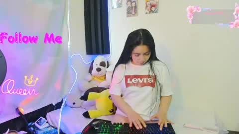Snapshot of _litle_mily_ chatting on June 5, 2026, 10:04 pm Mily online show from June 5, 2026, 10:04 pm