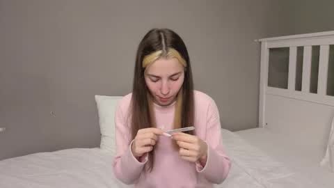 Snapshot of _little_butterfly_ chatting on November 23, 2025, 9:20 am Emma online show from November 23, 2025, 9:20 am