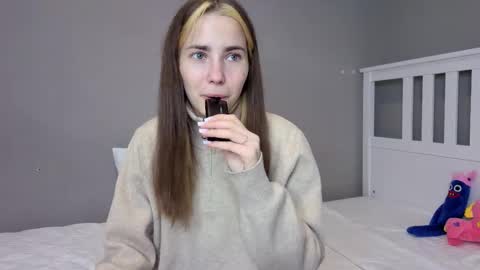 Snapshot of _little_butterfly_ chatting on November 24, 2025, 6:46 am Emma online show from November 24, 2025, 6:46 am