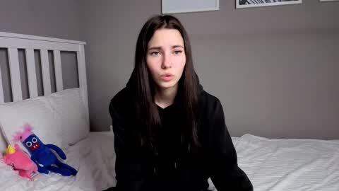 Snapshot of _little_butterfly_ chatting on November 28, 2025, 6:32 pm Emma online show from November 28, 2025, 6:32 pm