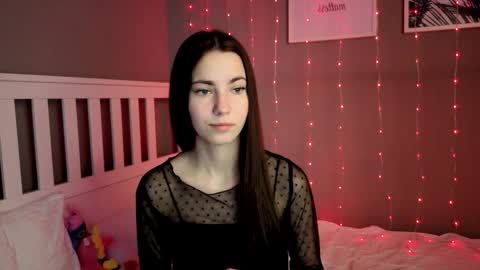 Snapshot of _little_butterfly_ chatting on December 18, 2025, 9:04 am Emma online show from December 18, 2025, 9:04 am