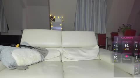 Snapshot of _little_minxxx_ chatting on February 17, 2025, 10:58 pm Julia online show from February 17, 2025, 10:58 pm