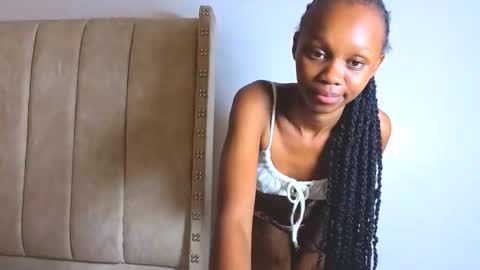 Snapshot of _littlevenus chatting on November 11, 2025, 12:54 am Littlevenus online show from November 11, 2025, 12:54 am