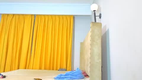 Littlevenus online show from April 8, 2026, 2:33 am