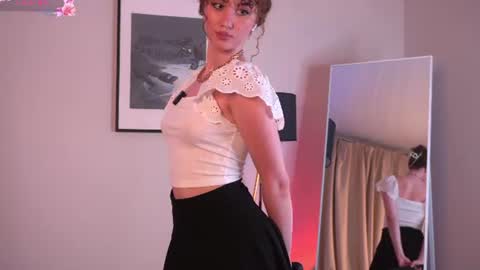 Snapshot of _louiseana_ chatting on June 18, 2026, 12:09 pm _louiseana_ online show from June 18, 2026, 12:09 pm