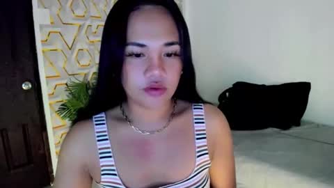 _lovelyyan69_ online show from October 6, 2025, 9:51 am