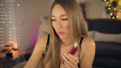 Snapshot of _lovly chatting on October 27, 2025, 12:20 pm Melanie online show from October 27, 2025, 12:20 pm