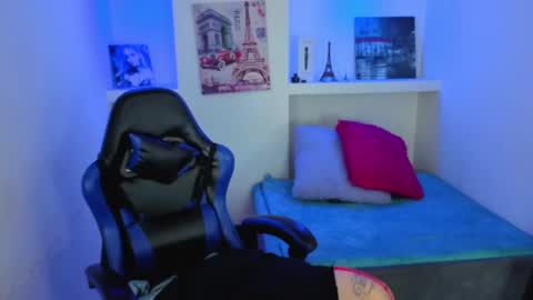 Lucia online show from September 25, 2025, 8:23 pm