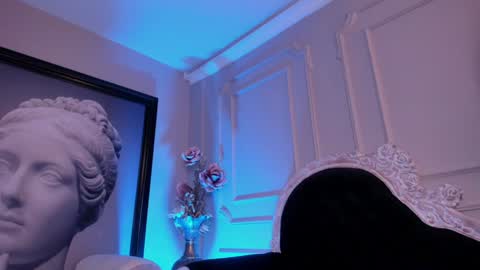  Luna  online show from January 20, 2025, 6:32 pm