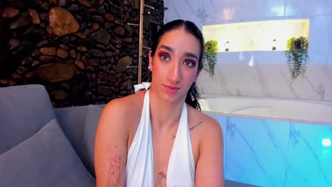  Luna  online show from February 4, 2025, 3:15 pm