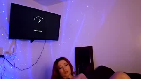 _lunaa__ online show from October 9, 2025, 5:05 am