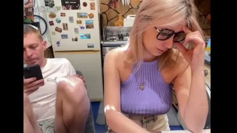 _magic_kis online show from April 22, 2026, 6:38 am