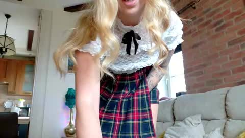 _mari_ online show from May 7, 2026, 8:09 am