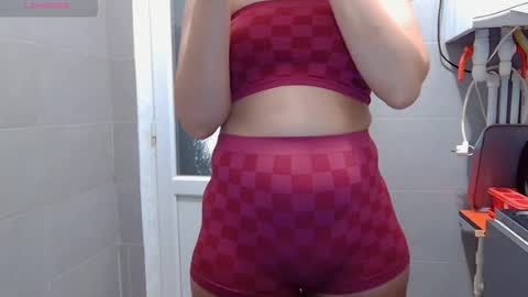 Snapshot of _mari___ chatting on June 17, 2026, 3:42 am Mari online show from June 17, 2026, 3:42 am