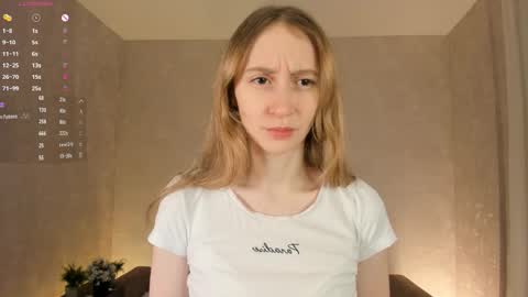  Gwen  online show from November 14, 2025, 3:38 am