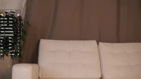  Gwen  online show from January 14, 2026, 5:18 pm