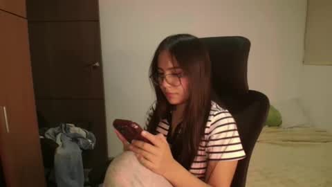Snapshot of _maxxx1_ chatting on May 18, 2026, 4:07 am max and abby online show from May 18, 2026, 4:07 am