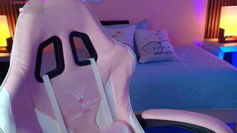 Snapshot of _meliblue chatting on November 18, 2025, 7:18 pm Meli online show from November 18, 2025, 7:18 pm