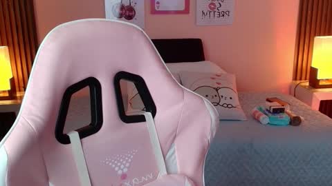 Snapshot of _meliblue chatting on December 1, 2025, 7:30 pm Meli online show from December 1, 2025, 7:30 pm