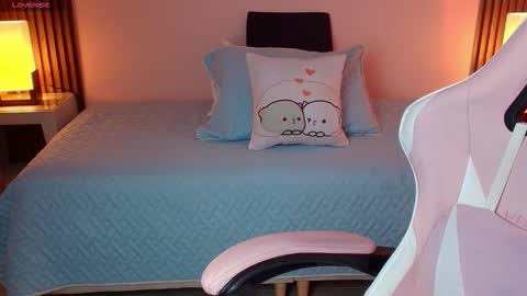 Snapshot of _meliblue chatting on December 2, 2025, 7:20 pm Meli online show from December 2, 2025, 7:20 pm