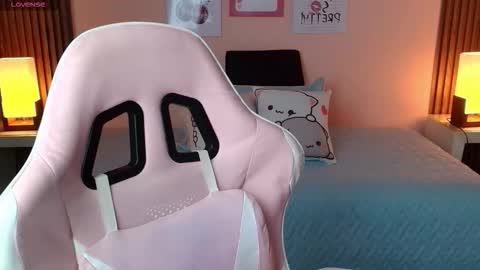 Snapshot of _meliblue chatting on December 4, 2025, 7:11 pm Meli online show from December 4, 2025, 7:11 pm