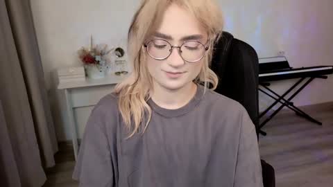 Snapshot of _meow_neko_ chatting on May 1, 2026, 1:10 am _meow_neko_ online show from May 1, 2026, 1:10 am