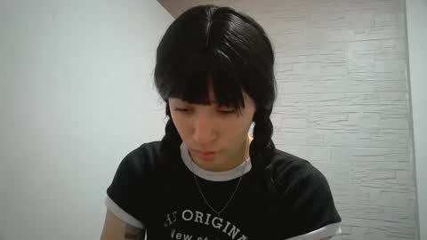 Mia-foster online show from November 11, 2025, 7:14 pm