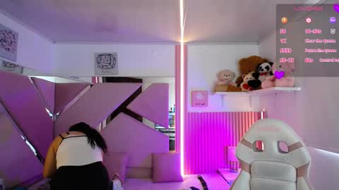  Mia  online show from October 6, 2025, 12:24 pm