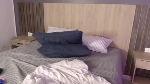 _miamiller_ online show from February 25, 2025, 1:52 am