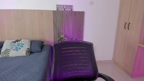 _miamiller_ online show from September 14, 2025, 7:46 pm