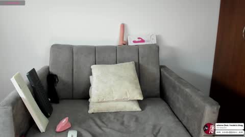 Mila online show from December 4, 2024, 9:02 pm