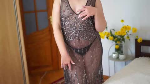 _million_dollarsmile online show from September 10, 2025, 9:53 am