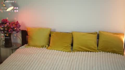 _million_dollarsmile online show from November 17, 2025, 5:13 am