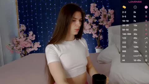 Snapshot of _mirror_girl chatting on November 3, 2025, 5:42 am Victoria online show from November 3, 2025, 5:42 am